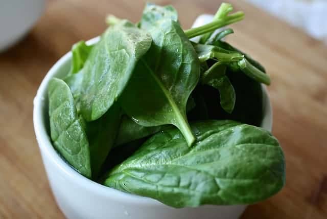 A cup of raw spinach